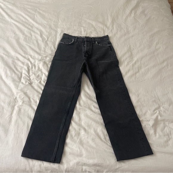 Reformation Black Ankle Cropped Jeans
Size: 25 - Picture 1 of 7